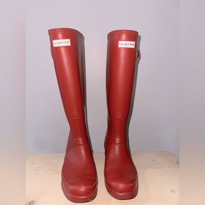 Hunter boots size UK 4 red - barely worn.
